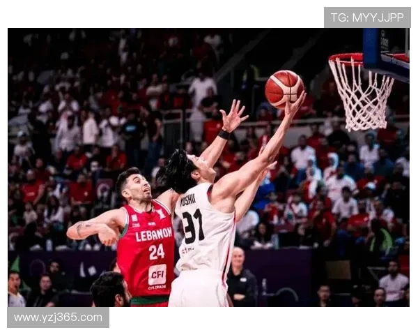 中国男篮迎战澳大利亚队激战正酣 球迷期待球队展现最佳实力 中国男篮迎战澳大利亚队激战正酣 球迷期待球队展现最佳实力