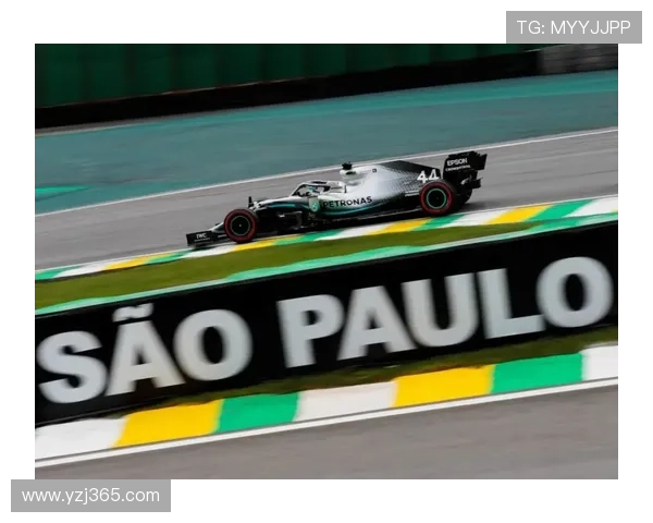 F1赛季精彩回顾：梅赛德斯和红牛争夺冠军宝座新动态